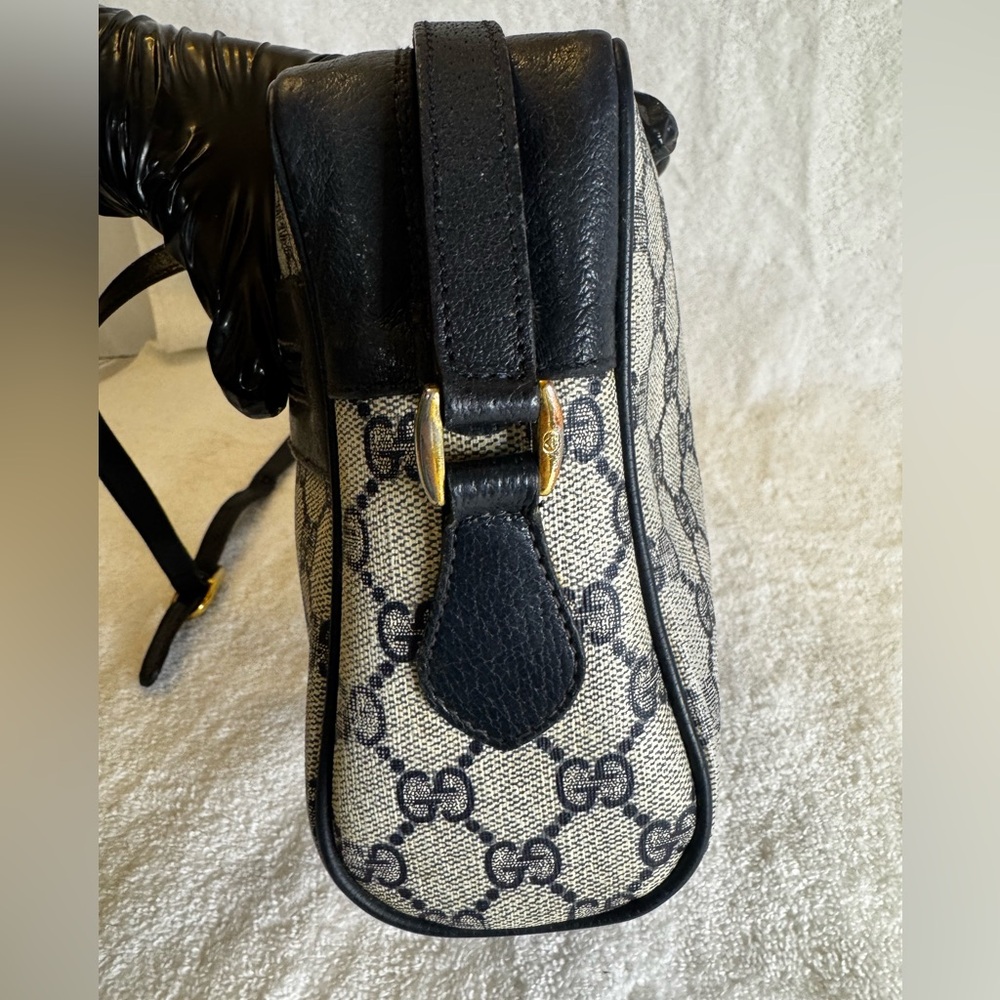🚨SOLD🚨Gucci Vintage GG Monogram Supreme Sherry Web Ophidia Camera Shoulder Bag. - Picture 4 of 16